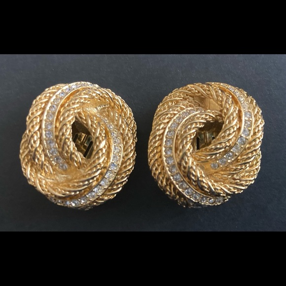 CHRISTIAN DIOR Signed Vintage Gold Tone Crystal Knot Clip-On Earrings - Picture 13 of 14